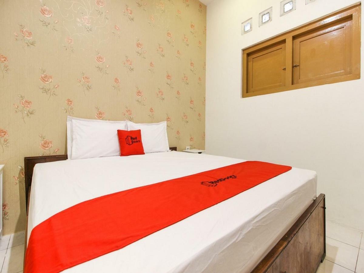 Hotel Reddoorz Near Rs Sarjito Yogyakarta Exterior foto