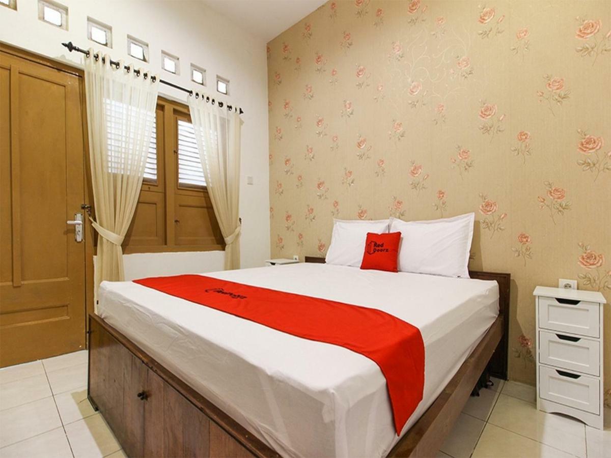 Hotel Reddoorz Near Rs Sarjito Yogyakarta Exterior foto