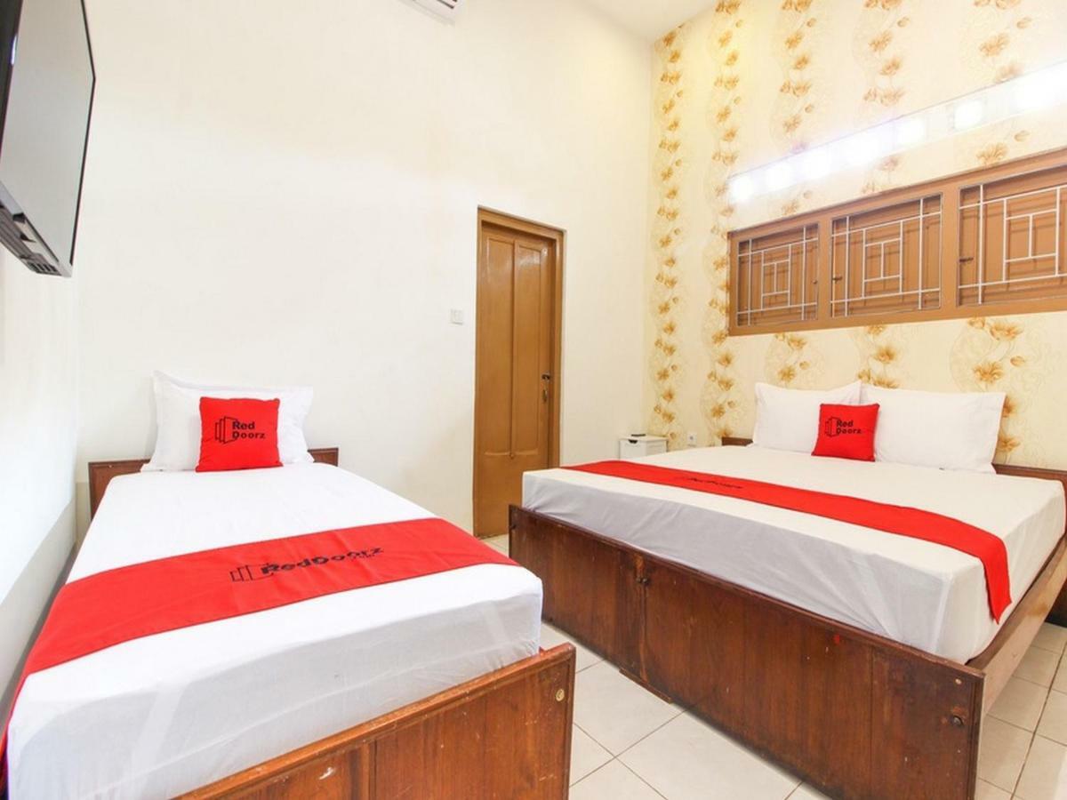 Hotel Reddoorz Near Rs Sarjito Yogyakarta Exterior foto