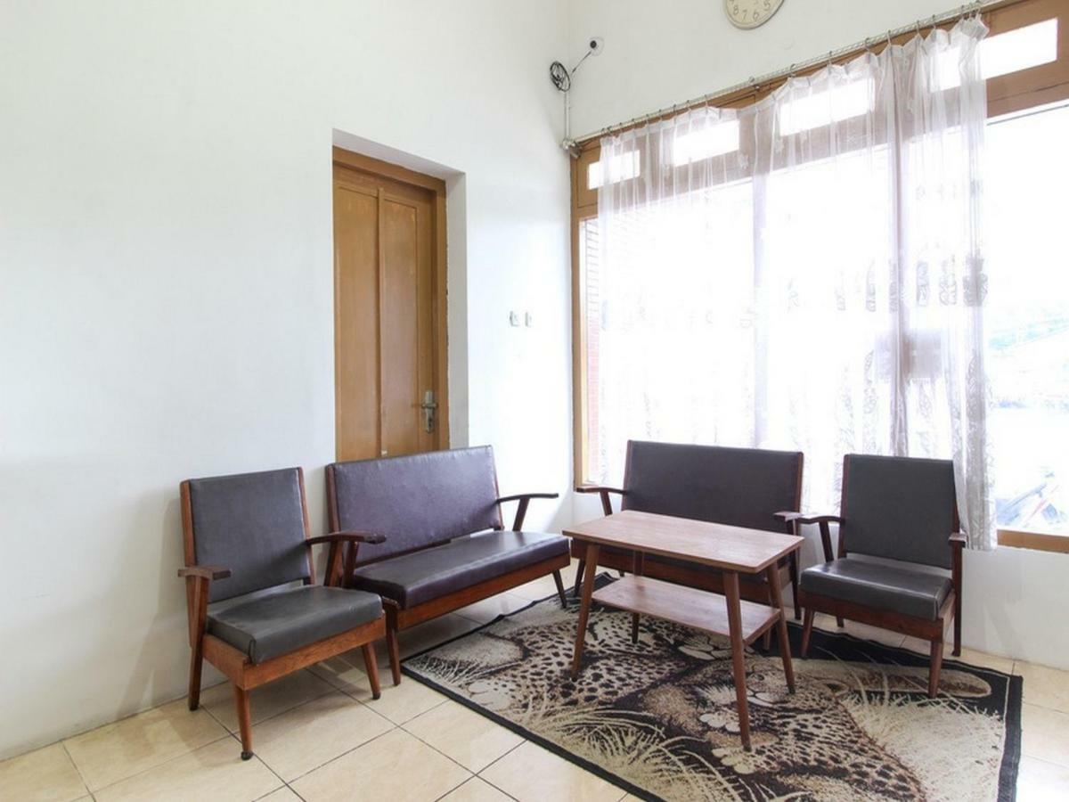 Hotel Reddoorz Near Rs Sarjito Yogyakarta Exterior foto