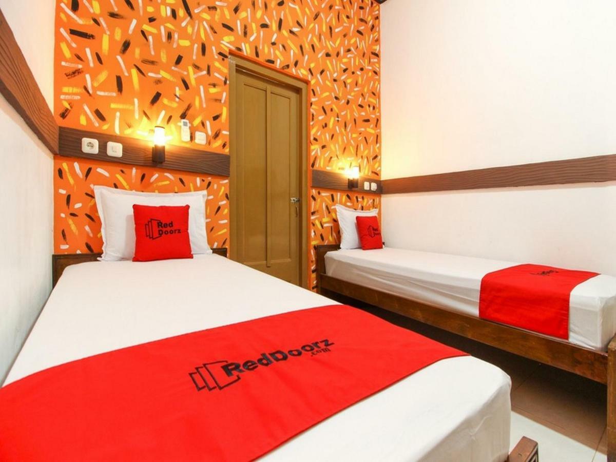 Hotel Reddoorz Near Rs Sarjito Yogyakarta Exterior foto