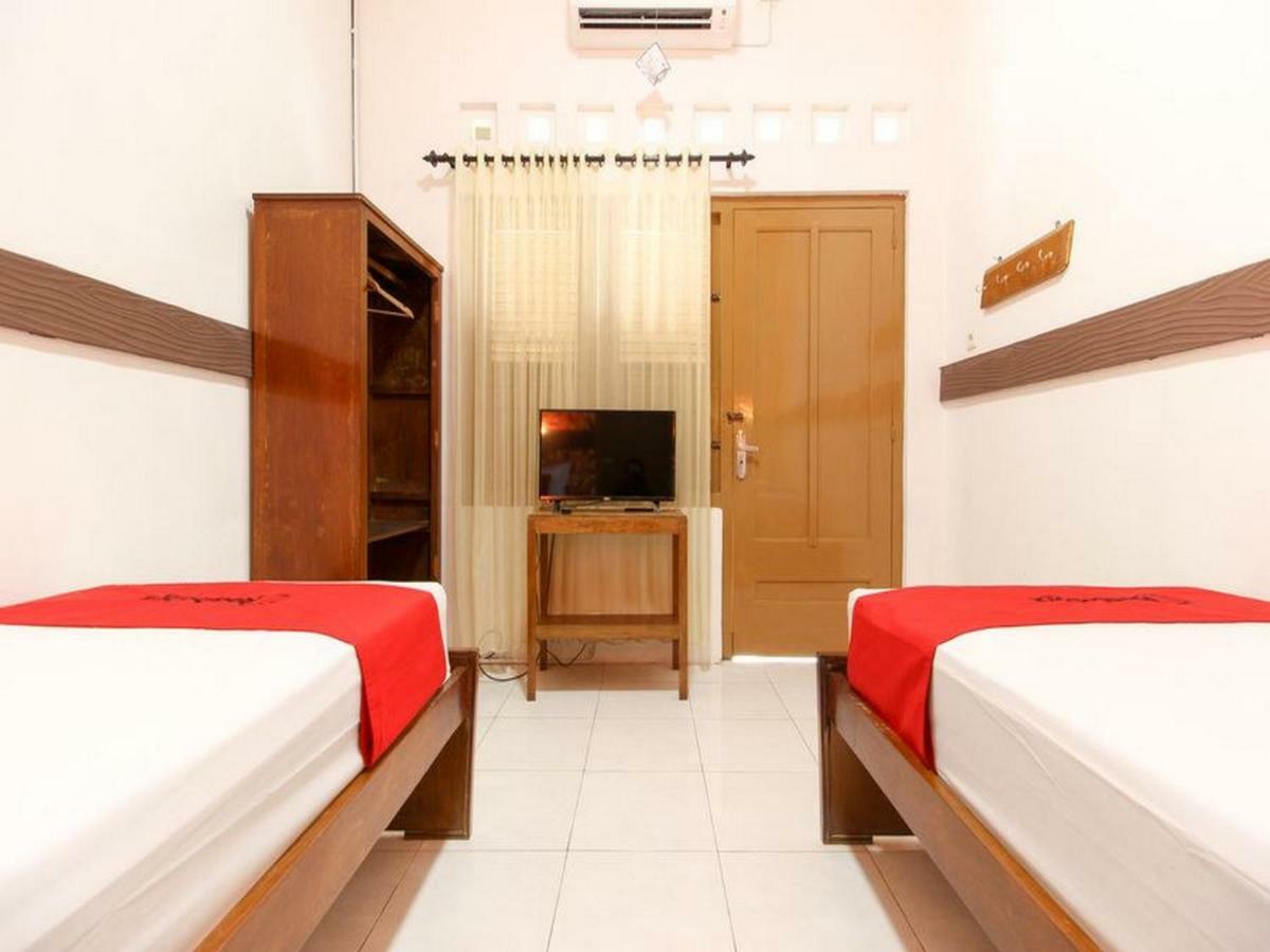 Hotel Reddoorz Near Rs Sarjito Yogyakarta Exterior foto
