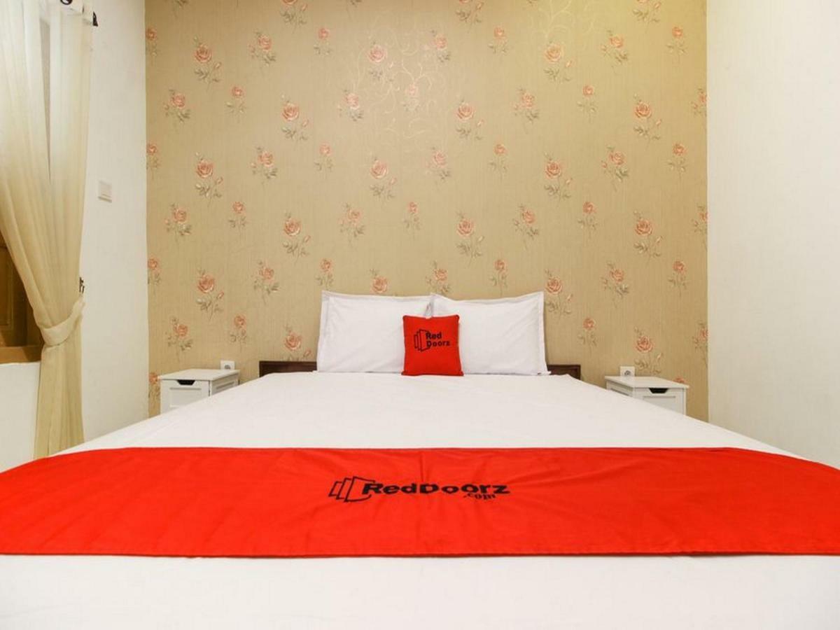 Hotel Reddoorz Near Rs Sarjito Yogyakarta Exterior foto