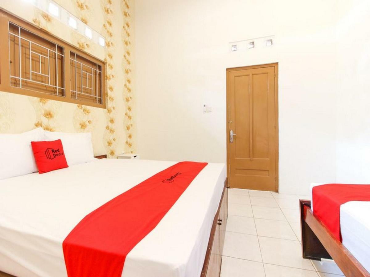 Hotel Reddoorz Near Rs Sarjito Yogyakarta Exterior foto