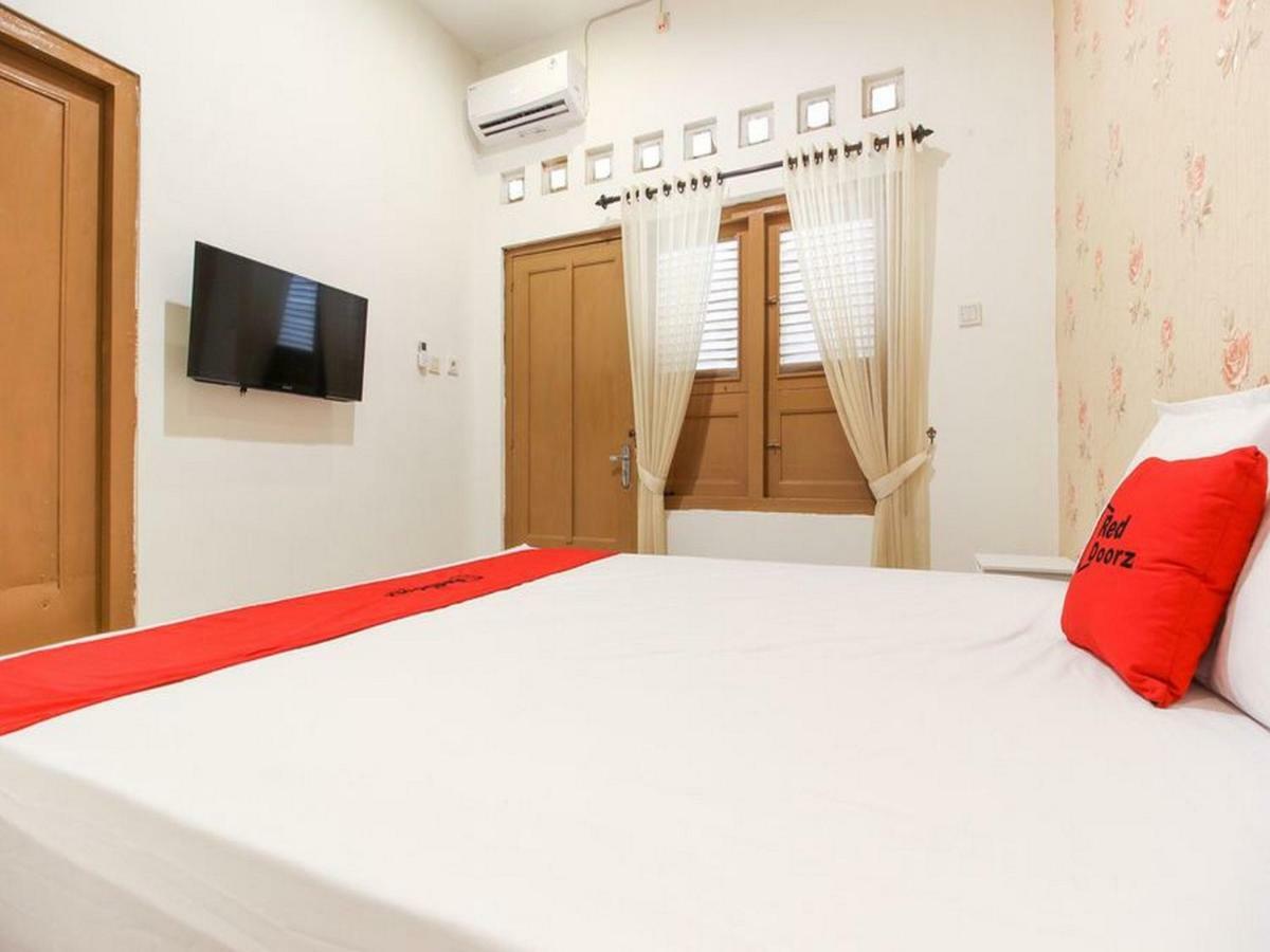 Hotel Reddoorz Near Rs Sarjito Yogyakarta Exterior foto