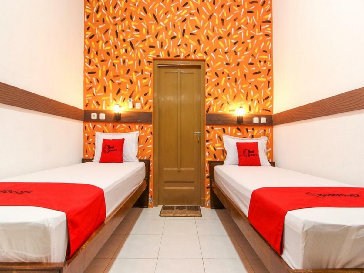 Hotel Reddoorz Near Rs Sarjito Yogyakarta Exterior foto